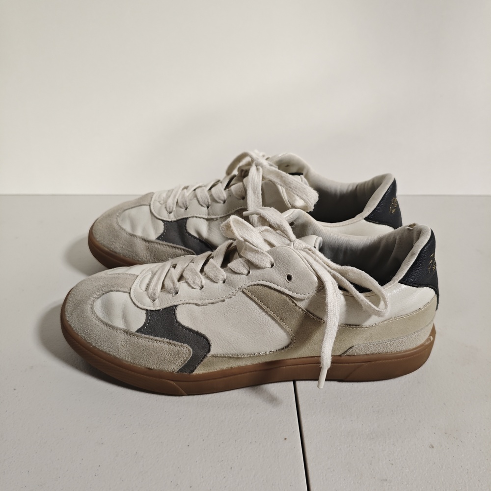 Blowfish Malibu Shoes Womens Size 5 White Gum Sole Low Top Casual Sneakers